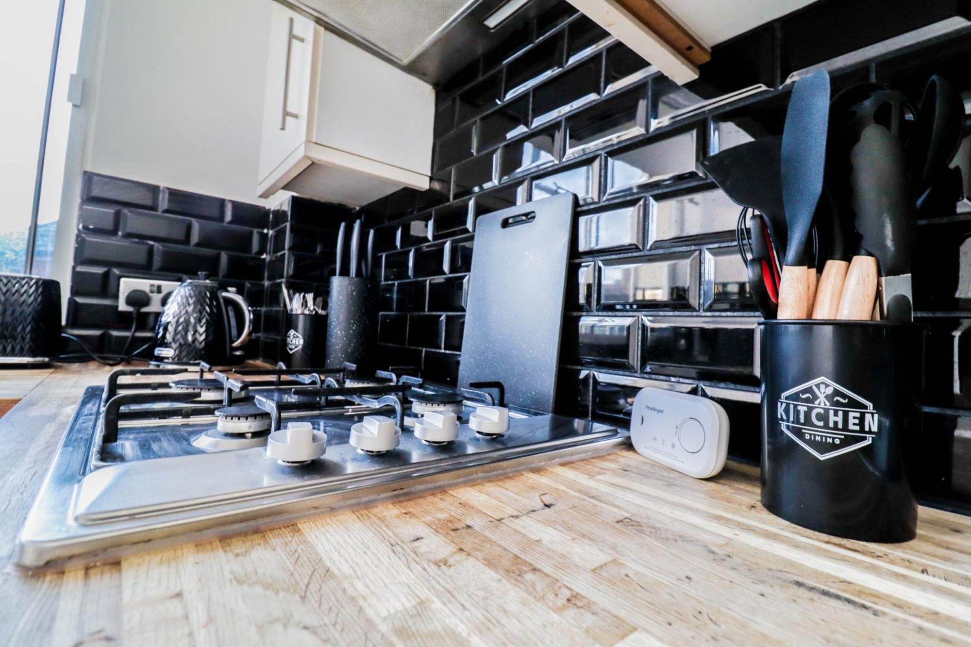 Charming 3-bedroom Flat Clapham Comfort Apartment